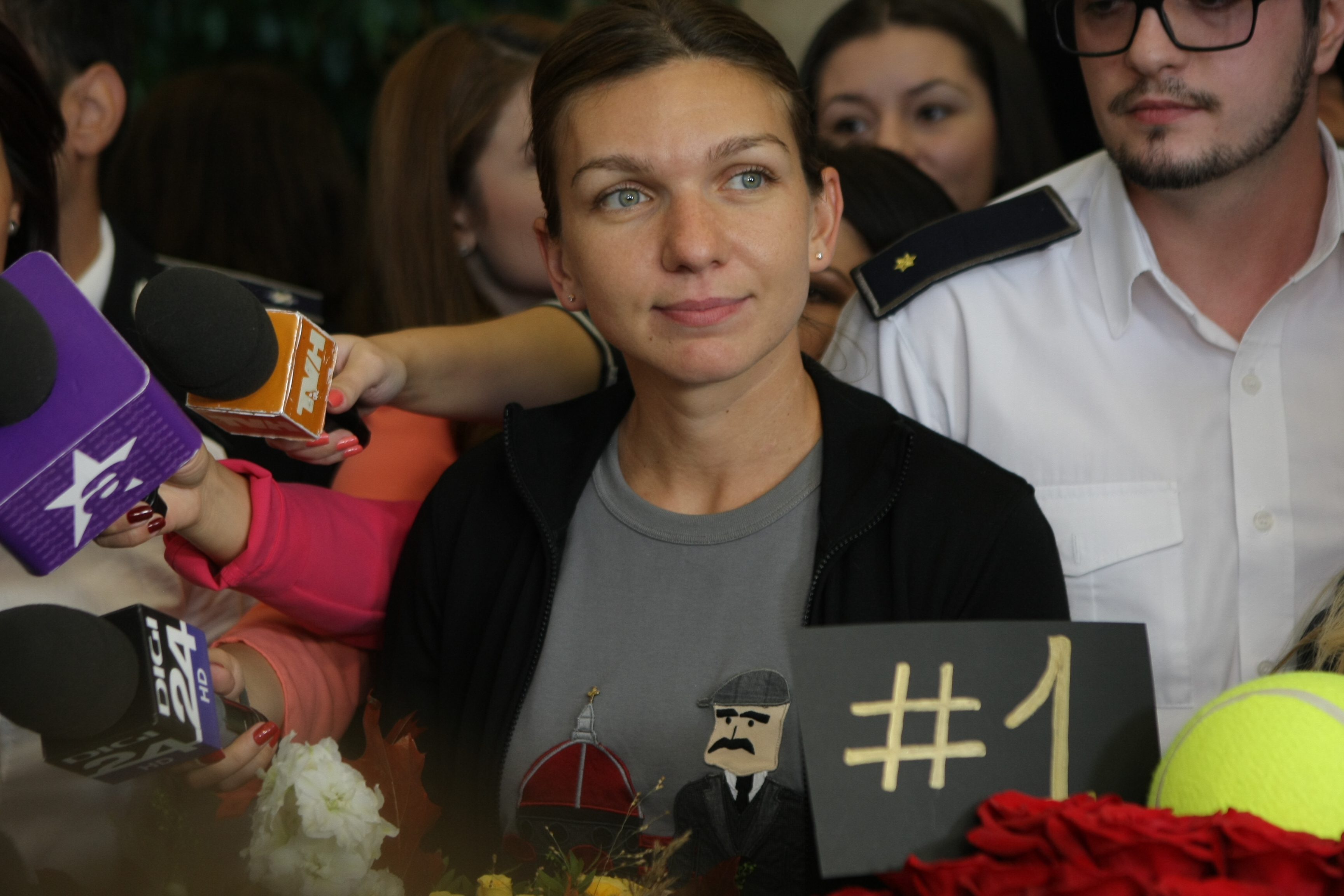 Simona Halep a revenit în România. ”După cum se vede, sunt emoționată”. Ce mesaj a bucurat-o în mod deosebit și cum o recompensează părinții / GALERIE FOTO și VIDEO