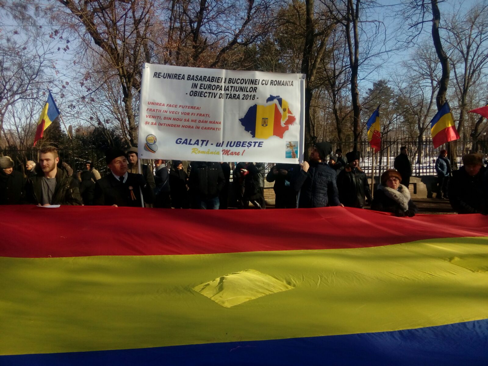 Hora Unirii, la statuia lui Cuza de la Galați: "Toți românii, de la fașă la barbă albă, aici să fie!"| GALERIE FOTO