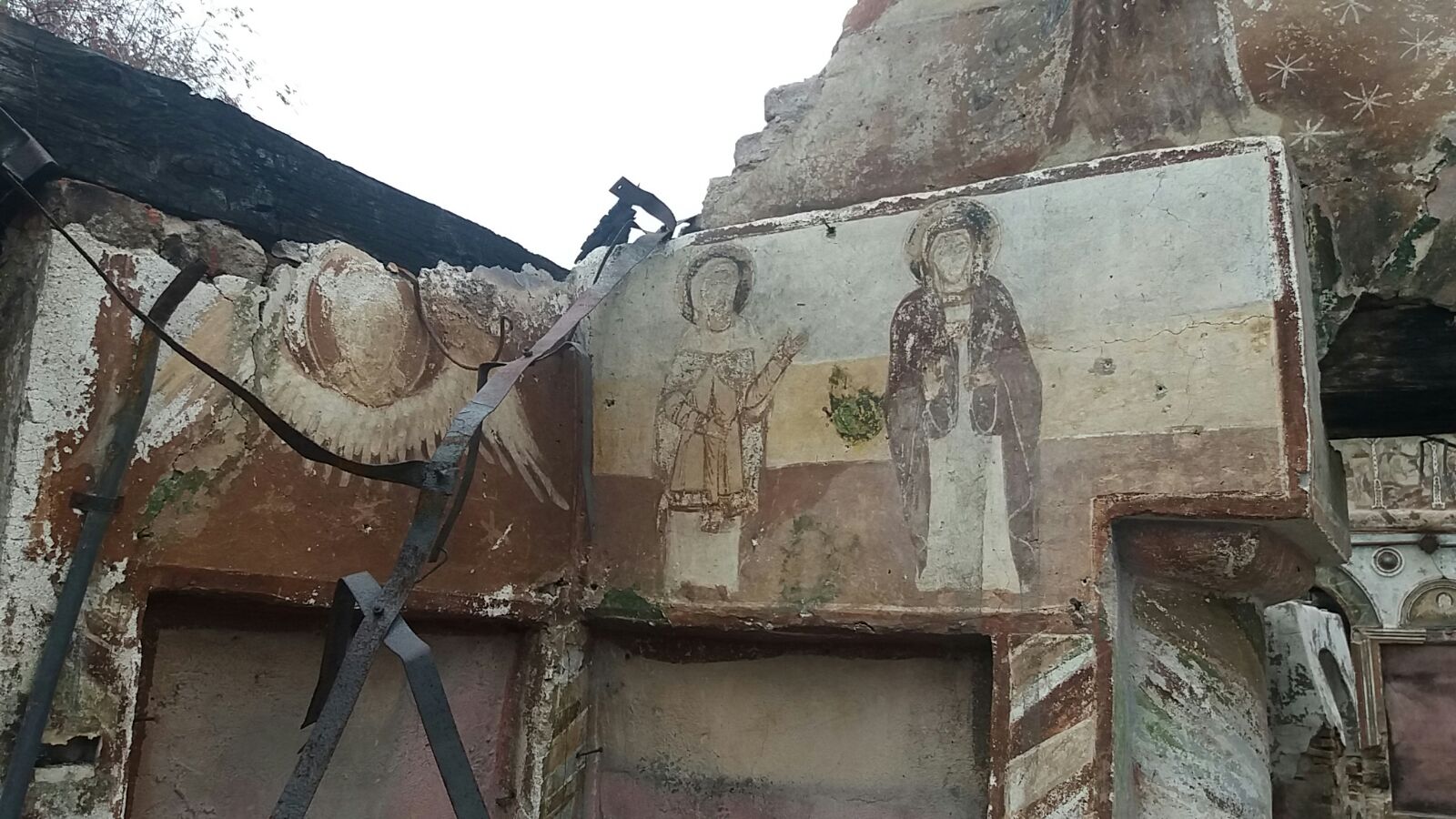 REPORTAJ: Ruinele unei biserici făcătoare de minuni din comuna doljeană Murgași, învăluite în mister| VIDEO