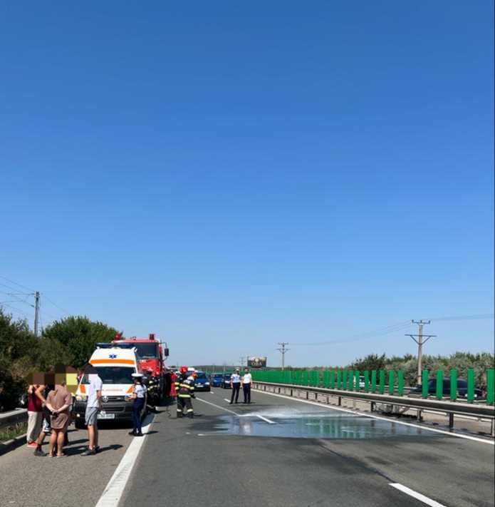 Carambol cu patru mașini pe Autostrada Soarelui. Două persoane, dintre care un copil, au ajuns la spital
