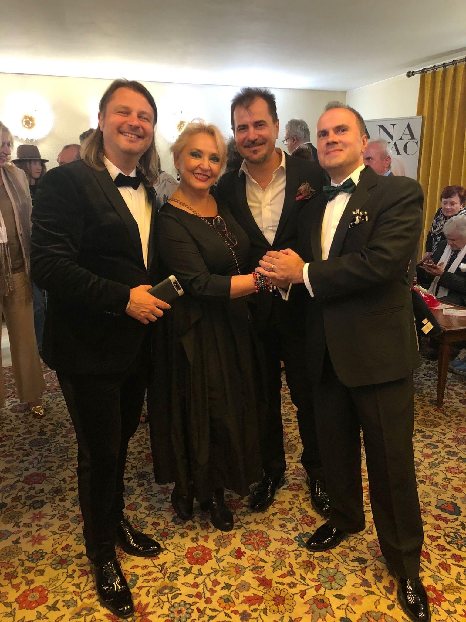 Trupa A.S.I.A. s-a reunit la Sala Palatului cu ocazia concertului aniversar al Ianei Novac. Fetele nu și-au putut stăpâni lacrimile