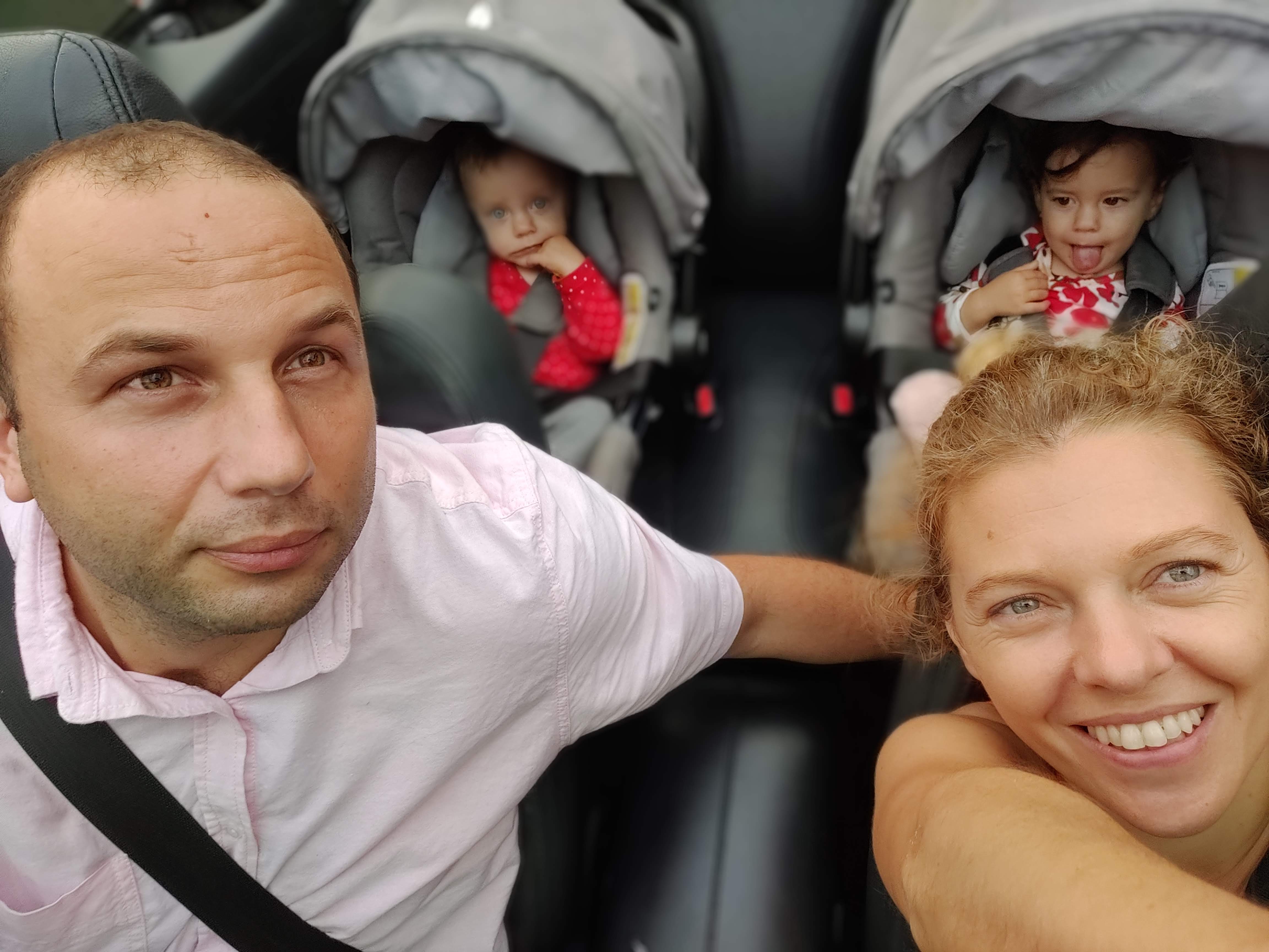 Experiența curajoasă a unei familii din România. Șase luni pe trei continente, cu doi bebeluși și fără bagaj de cală. ”Cum te descurci acasă cu copiii, așa o faci și în călătorie!”