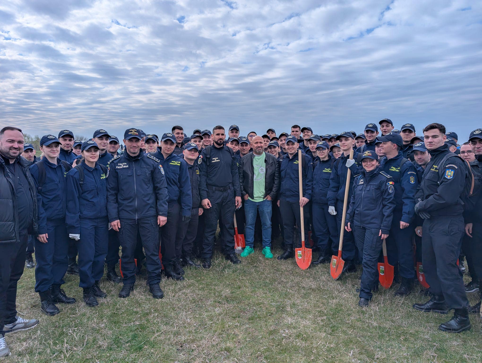 Acțiune ecologică de amploare în Oradea. Peste 5.000 de voluntari au transformat malul Crișului Repede într-o pădure vie