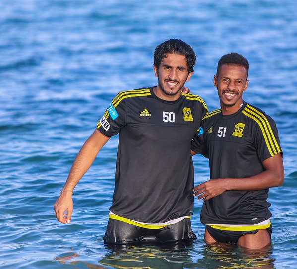 Victor Pițurcă scoate untul din fotbaliștii săi pe plaja din Dubai / GALERIE FOTO
