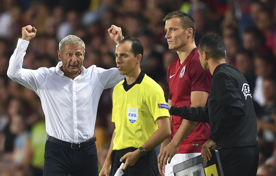 Arbitrul Colțescu a scăpat miraculos din revoluția de la Praga | FOTO&VIDEO