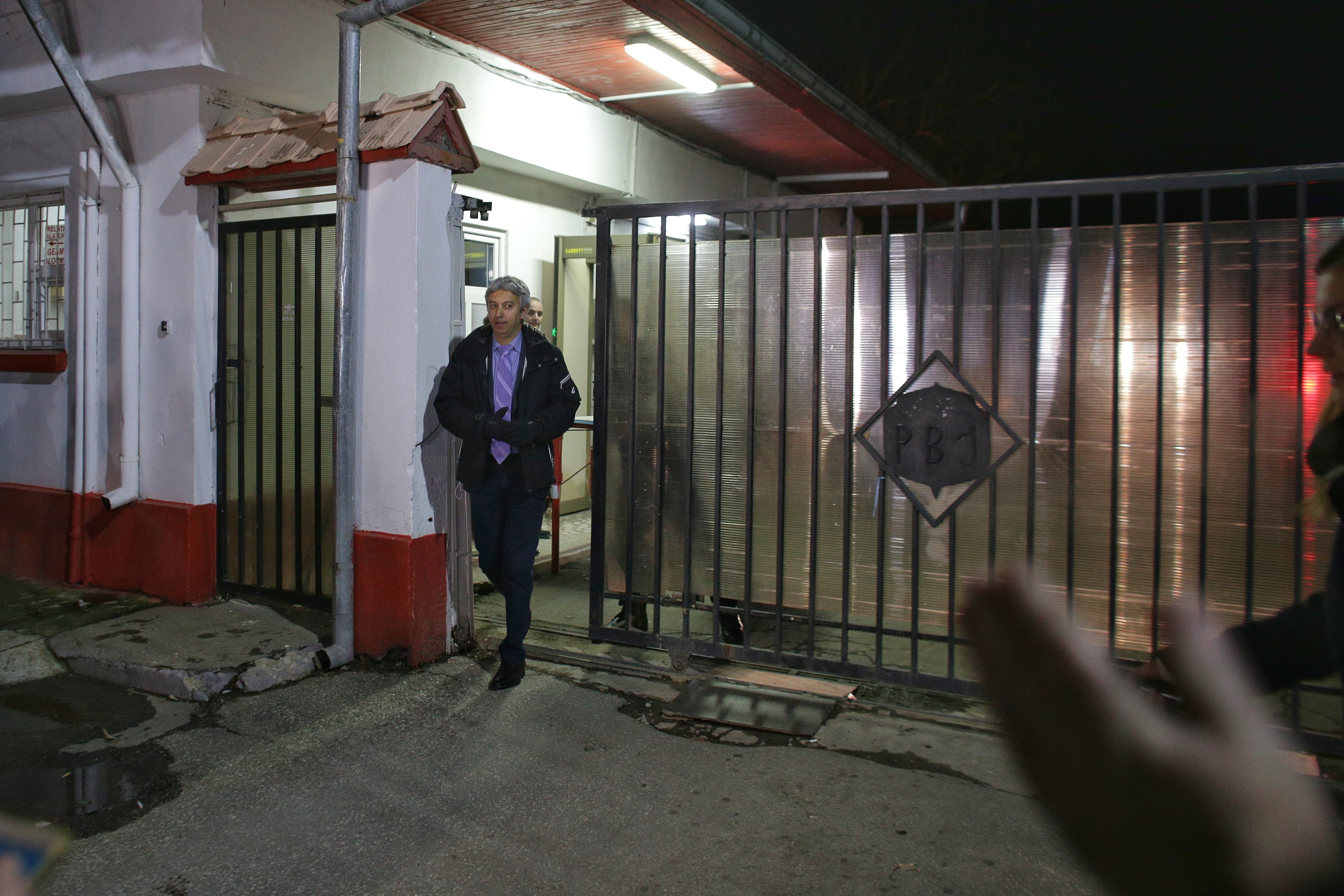 VIDEO&FOTO / Primele imagini cu Dan Diaconescu, la ieșirea de la Jilava