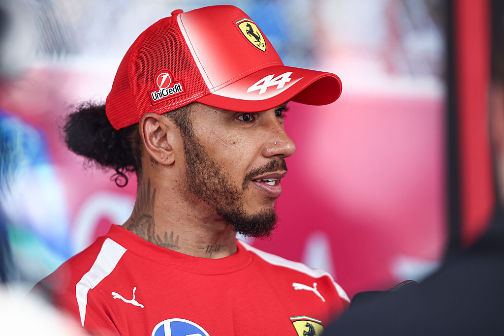 Így érkezett meg Lewis Hamilton és Max Verstappen Budapestre – videó