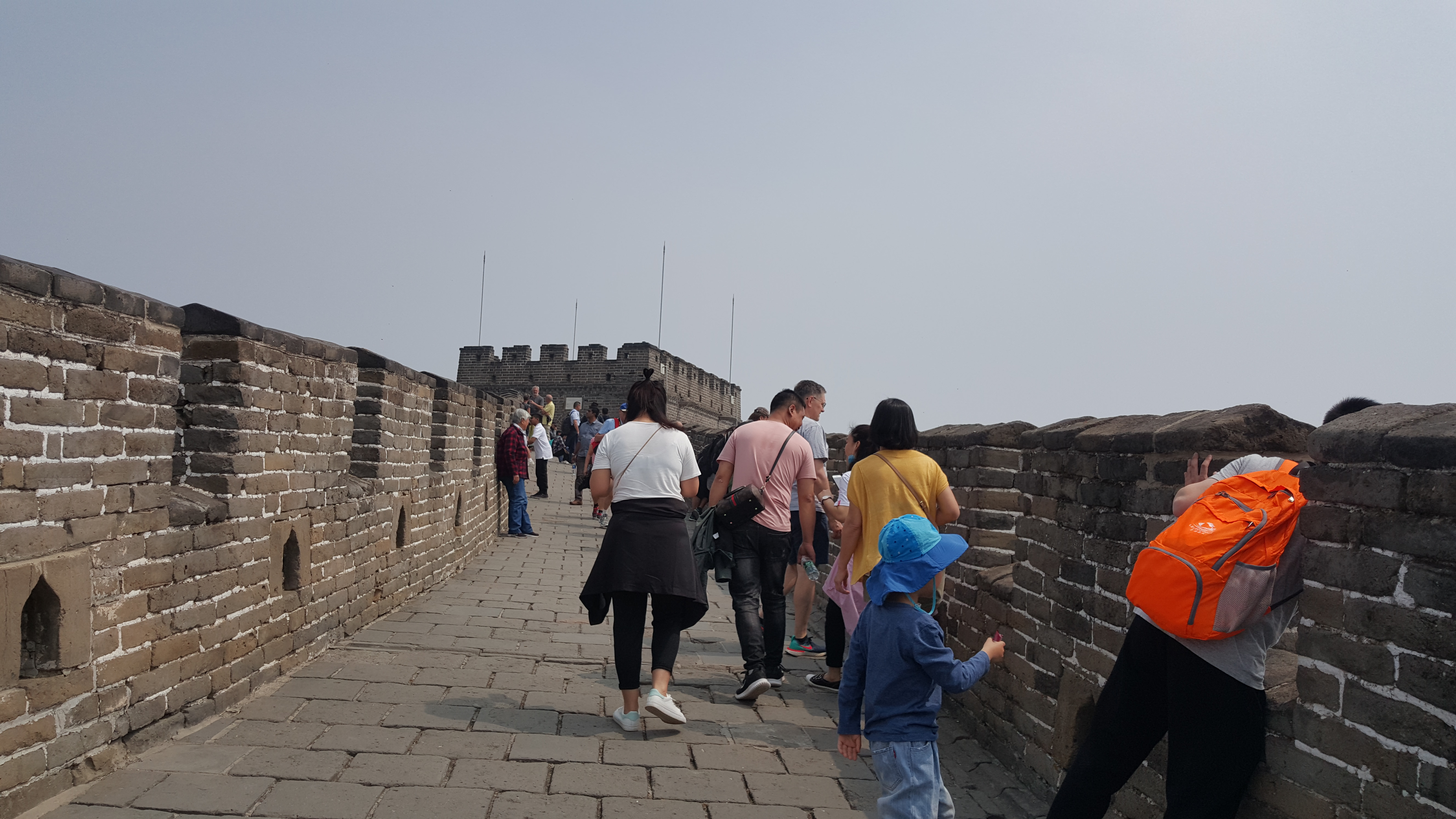 CORESPONDENȚĂ DIN SICHUAN și BEIJING, ULTIMUL CAPITOL | Scriitoarea Doina Ruști, despre plimbarea pe strada unuia dintre cei mai importanți poeți chinezi și excursia la Marele Zid