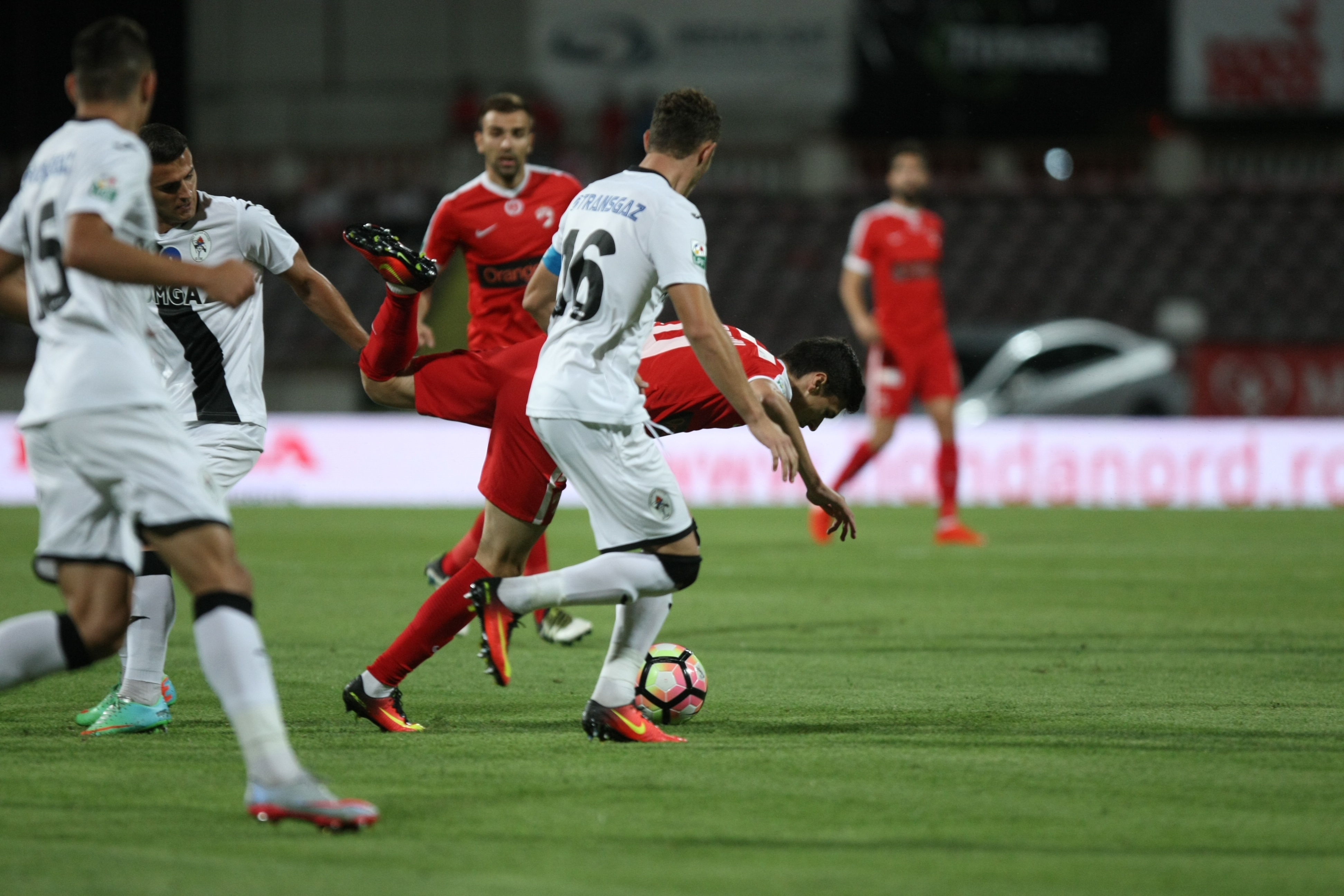 Liga I, etapa a 6-a: Dinamo - Gaz Metan 1-1. Lazăr a deschis scorul, Llullaku a egalat! ”Câinii” au jucat fanul ucis după derby / FOTO&VIDEO