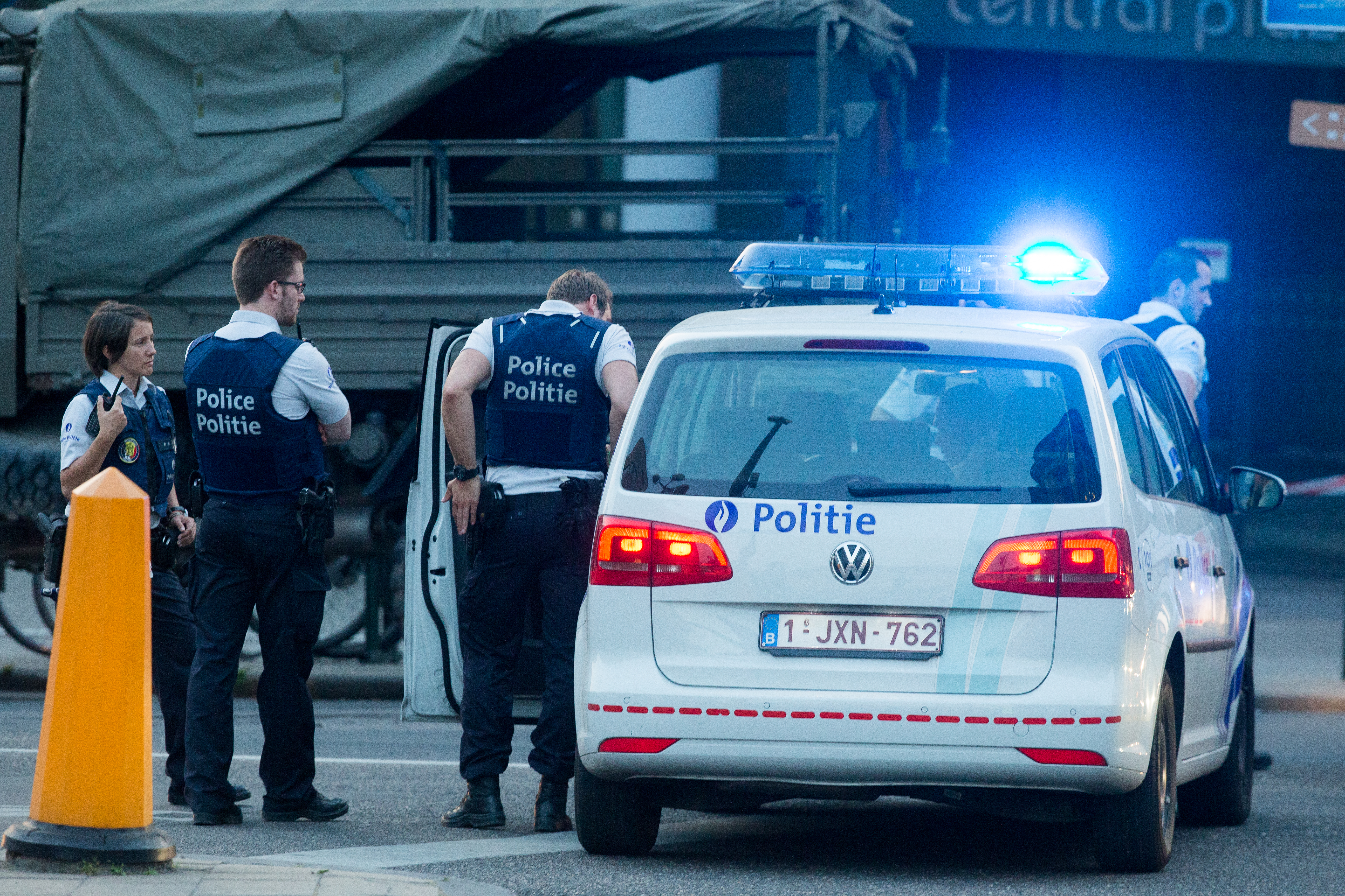 Tentativă de atentat la Gara Centrală din Bruxelles | Un bărbat a fost împușcat, după ce a detonat o centură explozivă