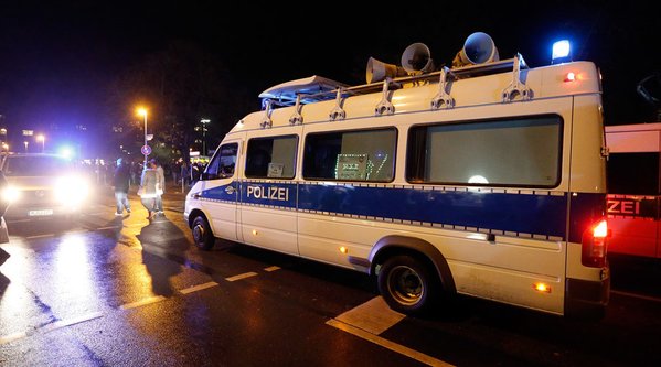 Alarmă cu bombă la Hanovra: ^spectatori evacuați, amicalul Germania - Olanda, anulat! Angela Merkel venise la meci / VIDEO & GALERIE FOTO