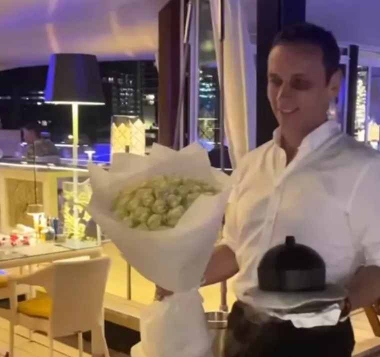 Cristina Spătar a fost cerută în căsătorie în Dubai: „Am spus da”. Primele imagini cu logodnicul și cu inelul primit