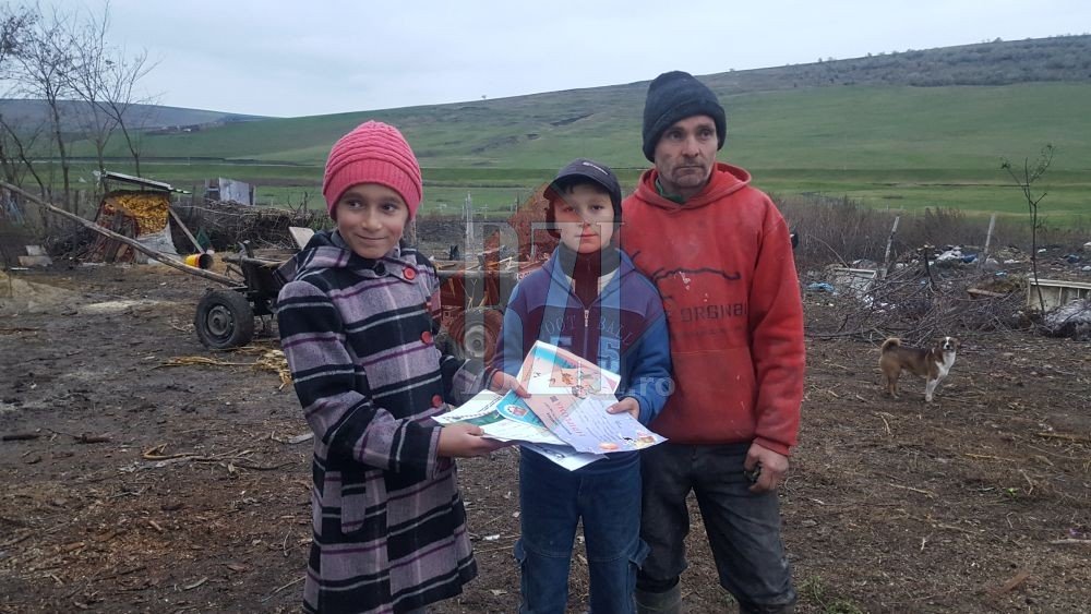 Fetița din Iași care este mamă la 11 ani pentru fratele ei. Copiii au fost abandonați de mamă