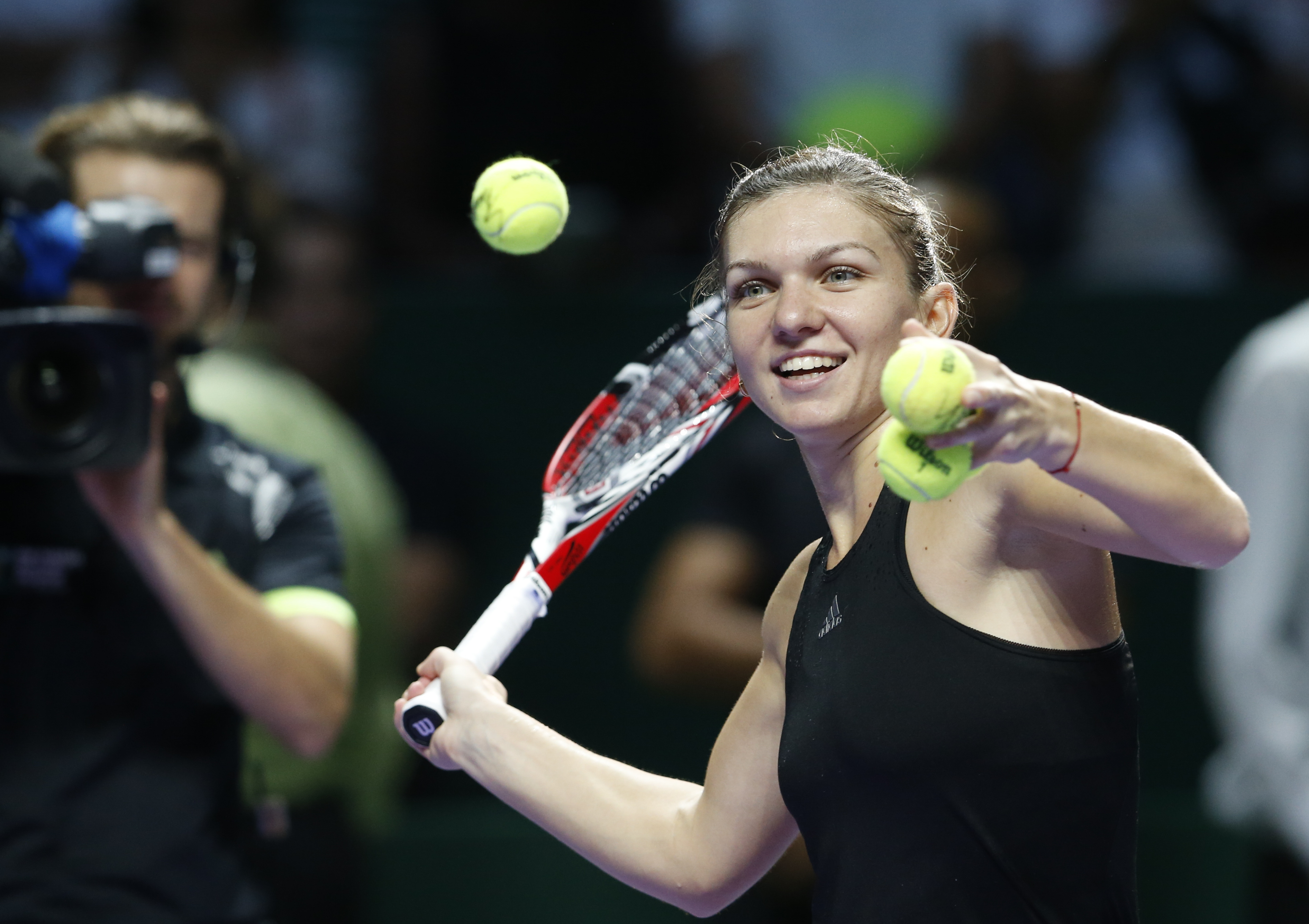 FABULOS / Simona Halep a mai stabilit un RECORD: a "bătut" nouă bărbaţi!