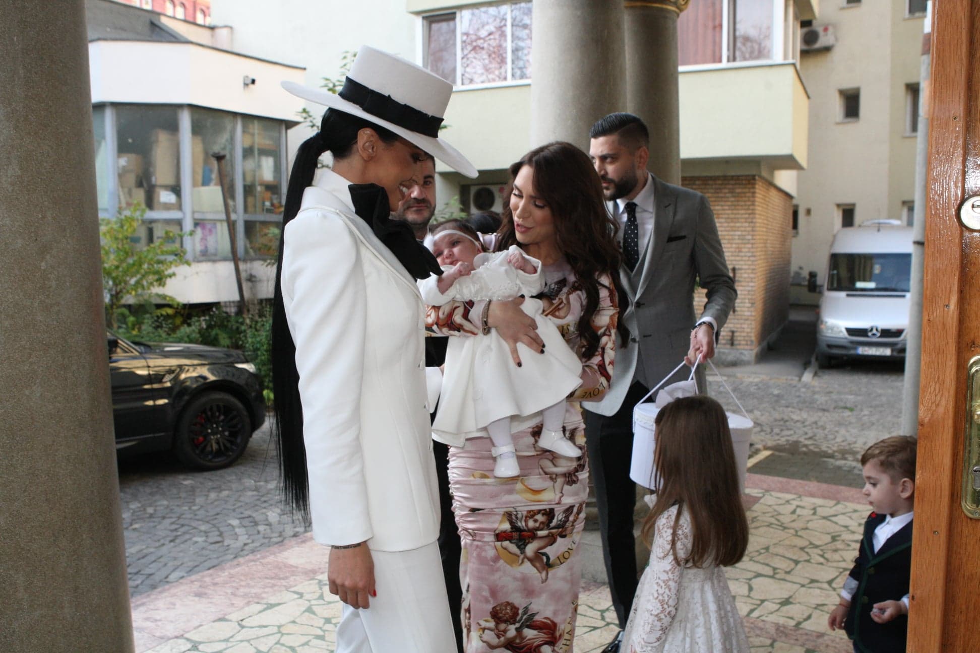 FOTO - Adelina Pestrițu și-a botezat fetița, pe Zenaida! Ce ținute a ales pentru marele eveniment