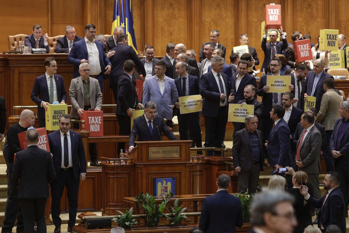 Scandal în Parlament, înaintea plenului în care se dezbătea bugetul pe 2024. George Simion, schimb dur de replici cu Diana Şoşoacă