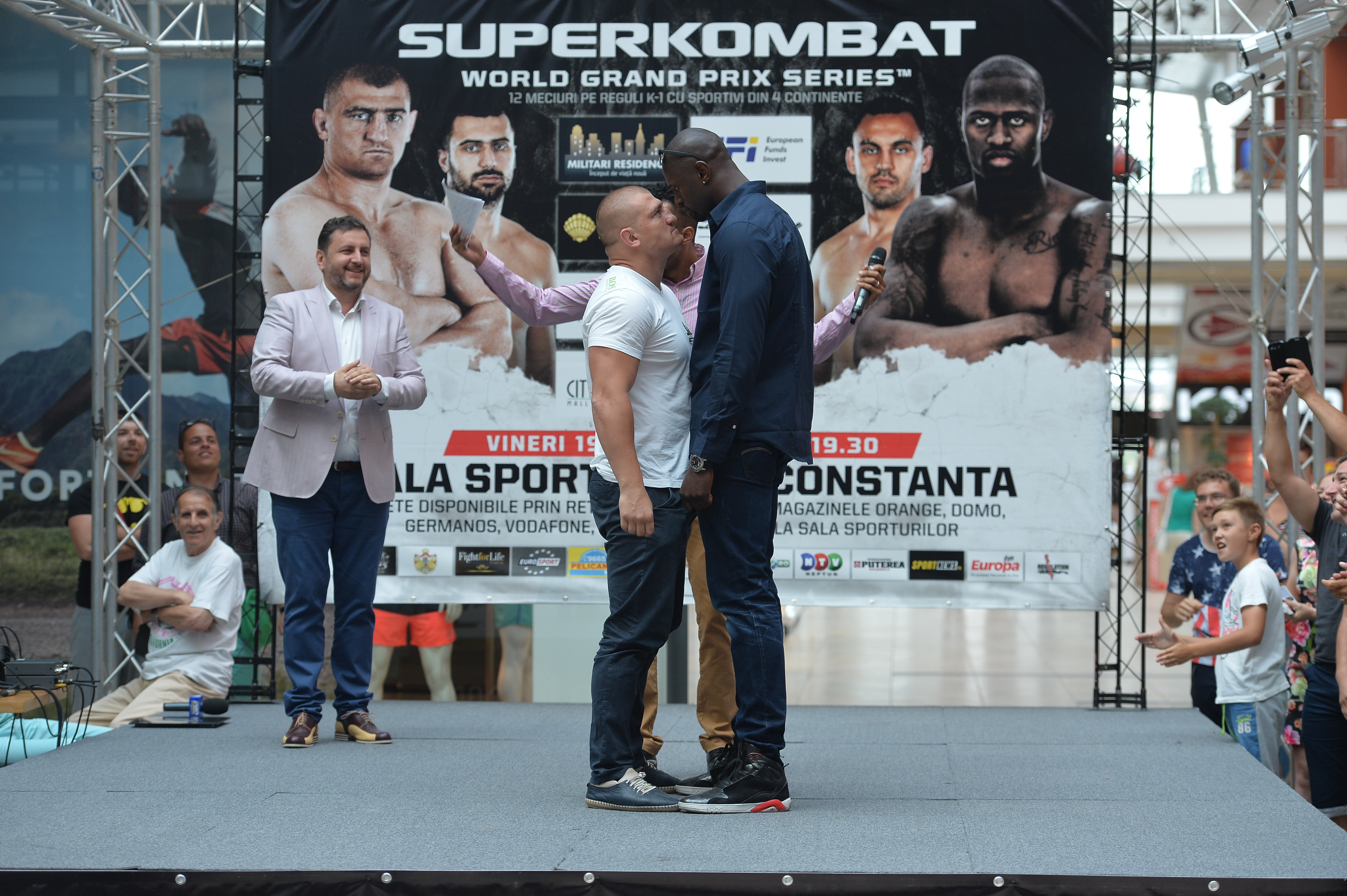 Luptătorii de la Superkombat Constanța au trecut cu bine de proba cântarului / GALERIE FOTO