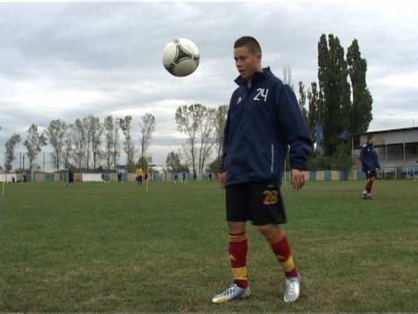 Cine este puștiul fără o bucată din brațul stâng care a debutat în Liga I și visează să ajungă la FC Barcelona