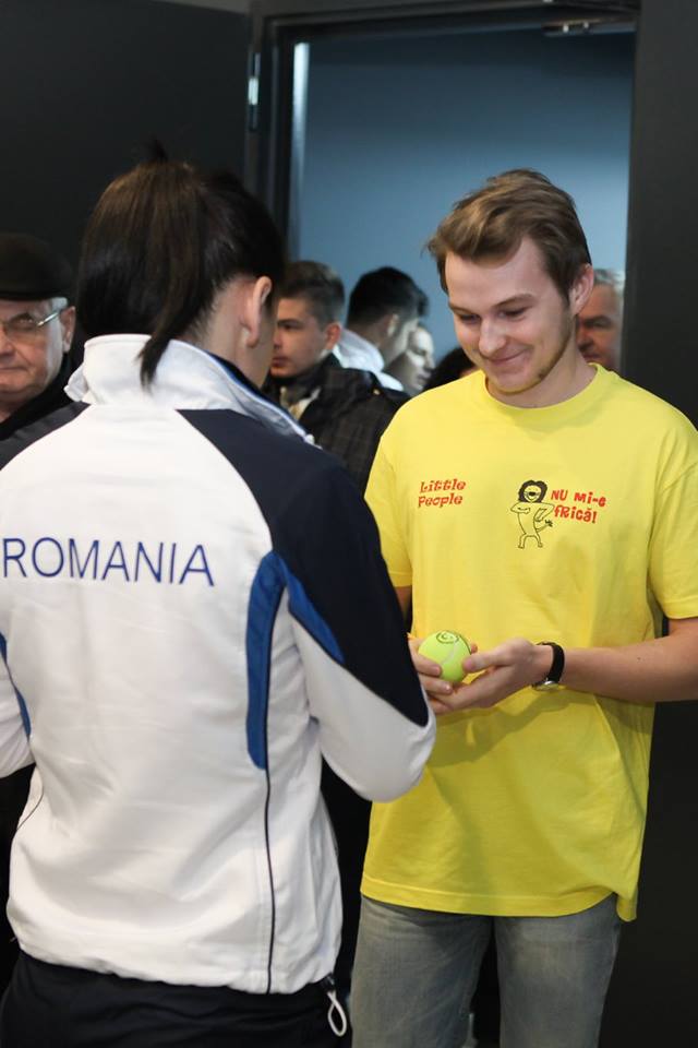 ”Pretty Woman” Simona Halep luptă pentru o cauză socială. Antrenamente à la Federer. Vineri, tragerea la sorți a meciului cu Cehia, din Fed Cup