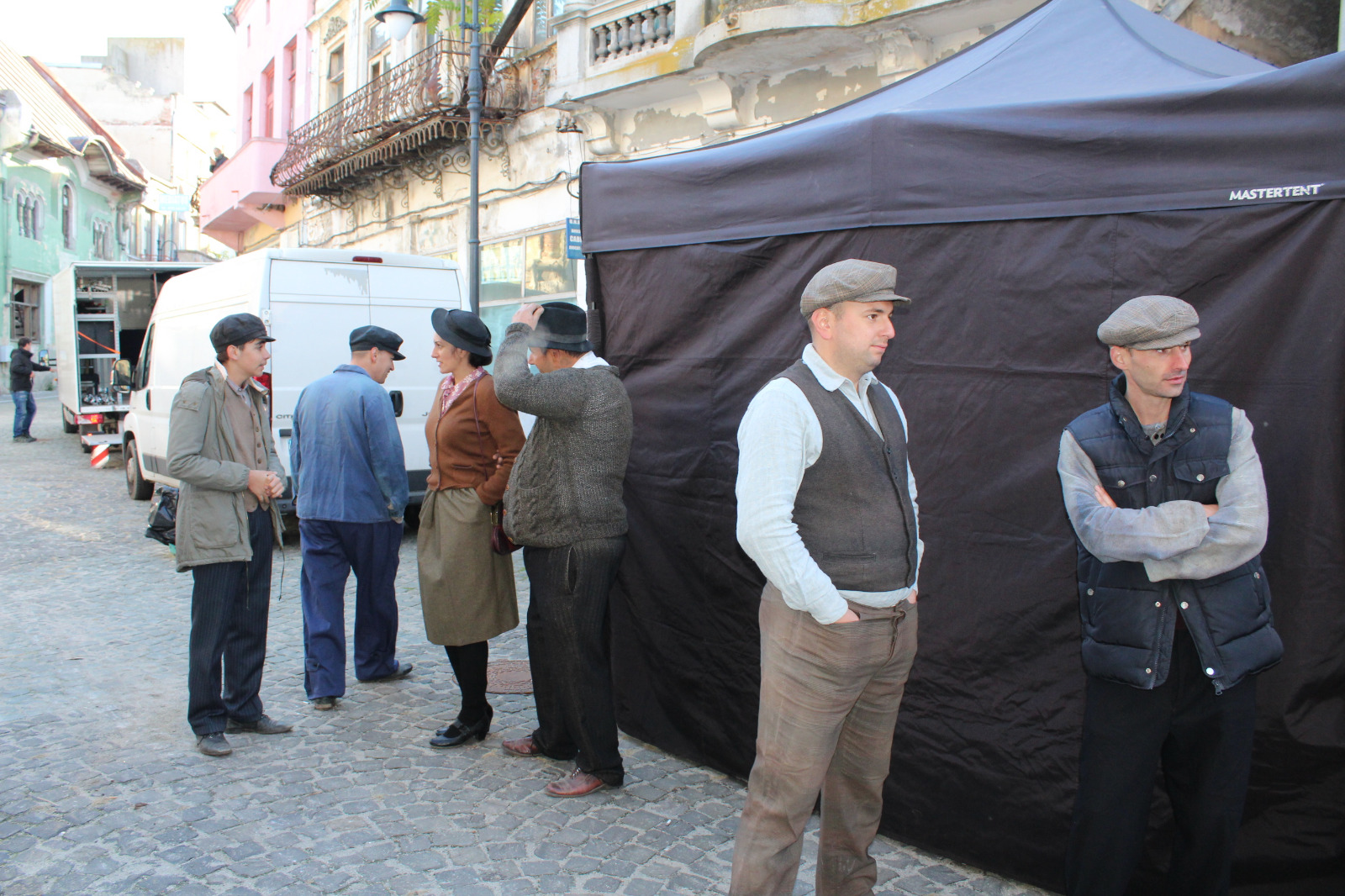 Cadre din filmul “Moromeții 2”, trase miercuri dimineață în centrul istoric al Slatinei| GALERIE FOTO