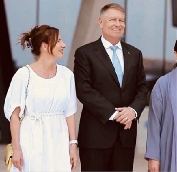 Oana Roman a comentat ultima apariție a lui Carmen Iohannis: „Îți pui geantă de zece mii de euro și în cap o clemă de plastic”