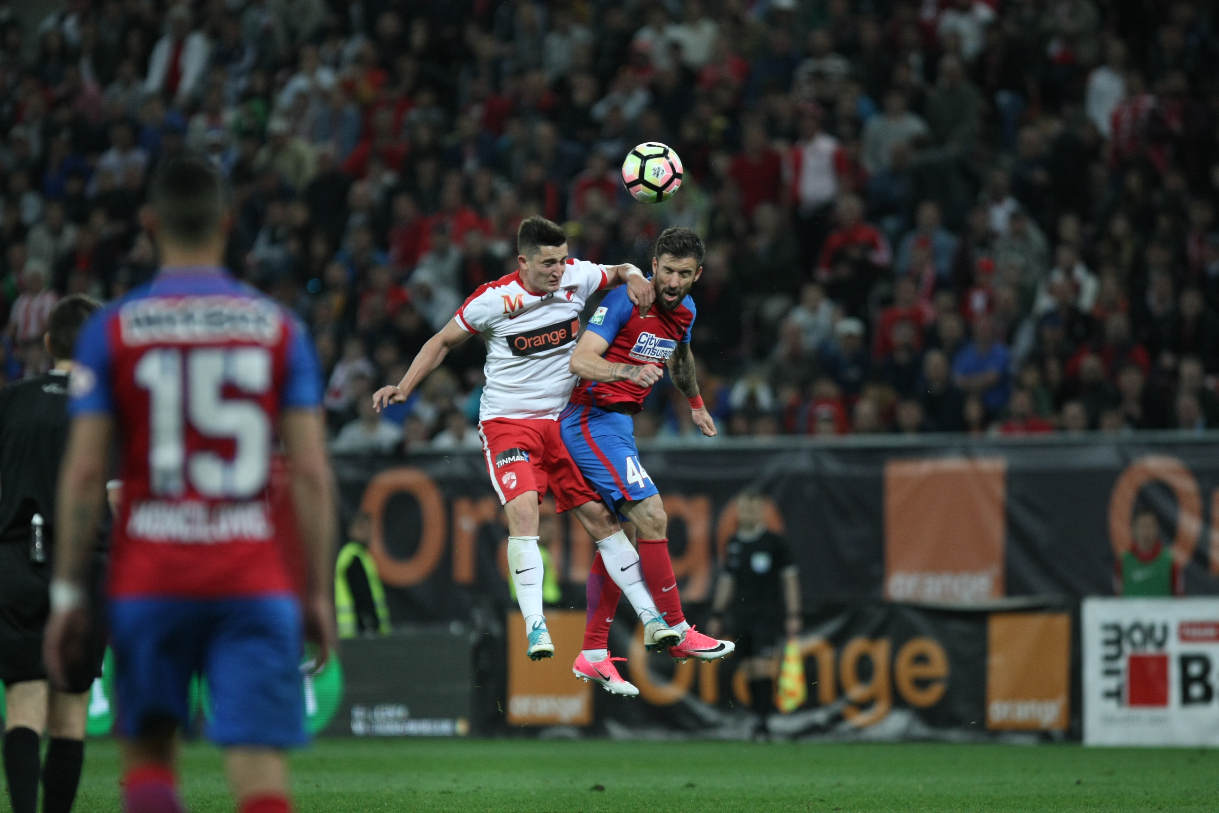 Liga I, etapa a 8-a, play-off: Dinamo - FCSB 2-1. Derby decis în minutul 96, din penalty! ”Cazul Bricheta”, nimica toată pe lângă bombardamentul de pe Arena Națională. Reghe, scandal cu arbitri | LIVE&VIDEO