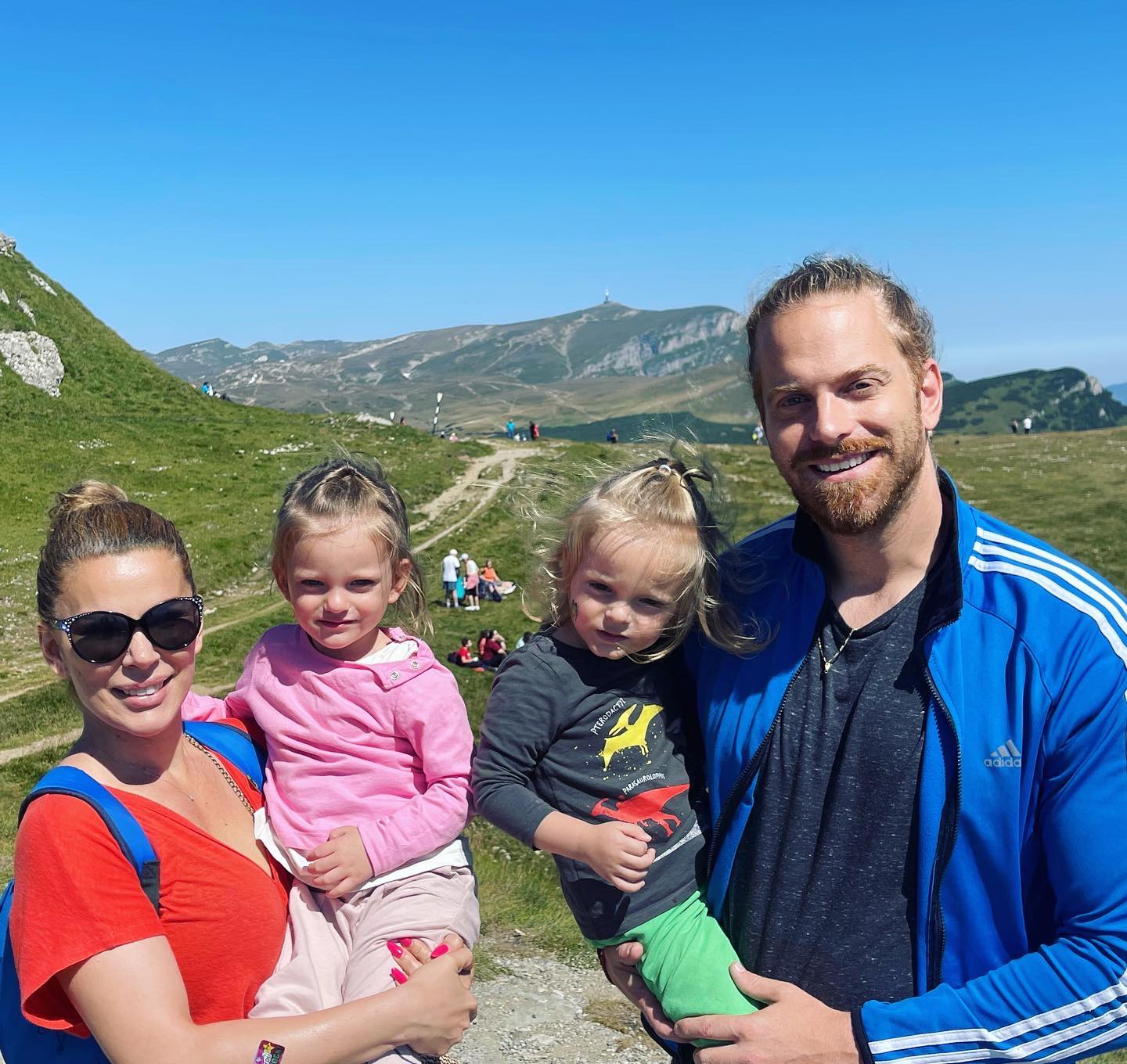 Reacția Alinei Laufer după accidentul de mașină în care a fost implicată împreună cu familia. „Cel mic are piramida nazală fracturată”