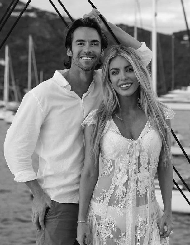 Văduva fondatorului Playboy a fost cerută în căsătorie la 8 ani de la decesul lui. Cine e viitorul soț al lui Crystal Hefner