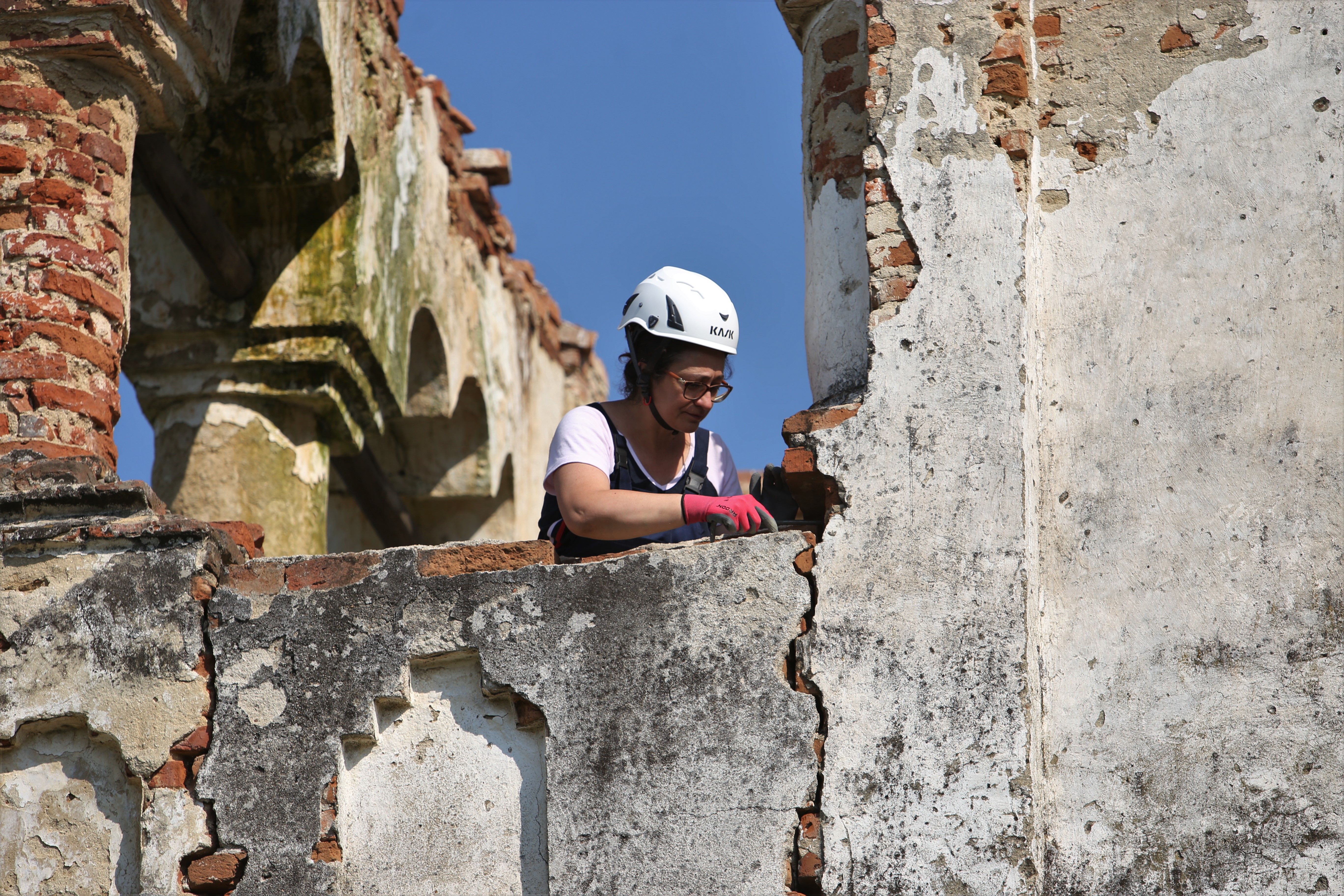 Ambulanța pentru Monumente resuscitează clădirile istorice aflate în paragină din toată țara. ”Sunt rădăcinile noastre”