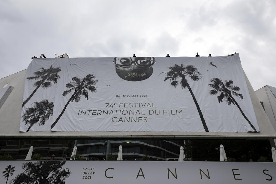 A început Festivalul de film de la Cannes. „Fără pupături sau îmbrățișări pe covorul roșu”