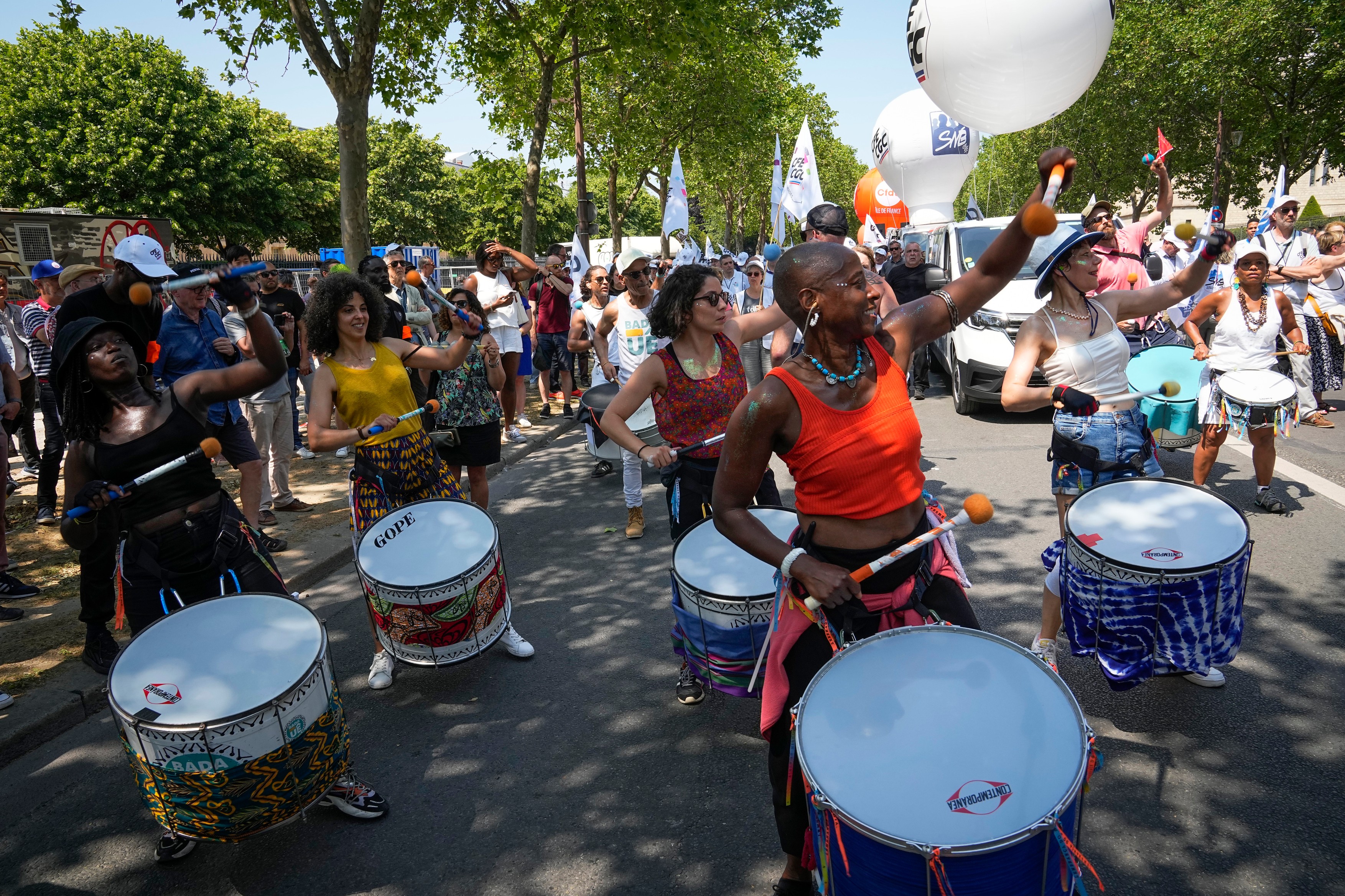 Noi proteste în Franța față de reforma pensiilor. Manifestanții au ocupat pentru scurt timp sediul Jocurilor Olimpice de vară din Paris