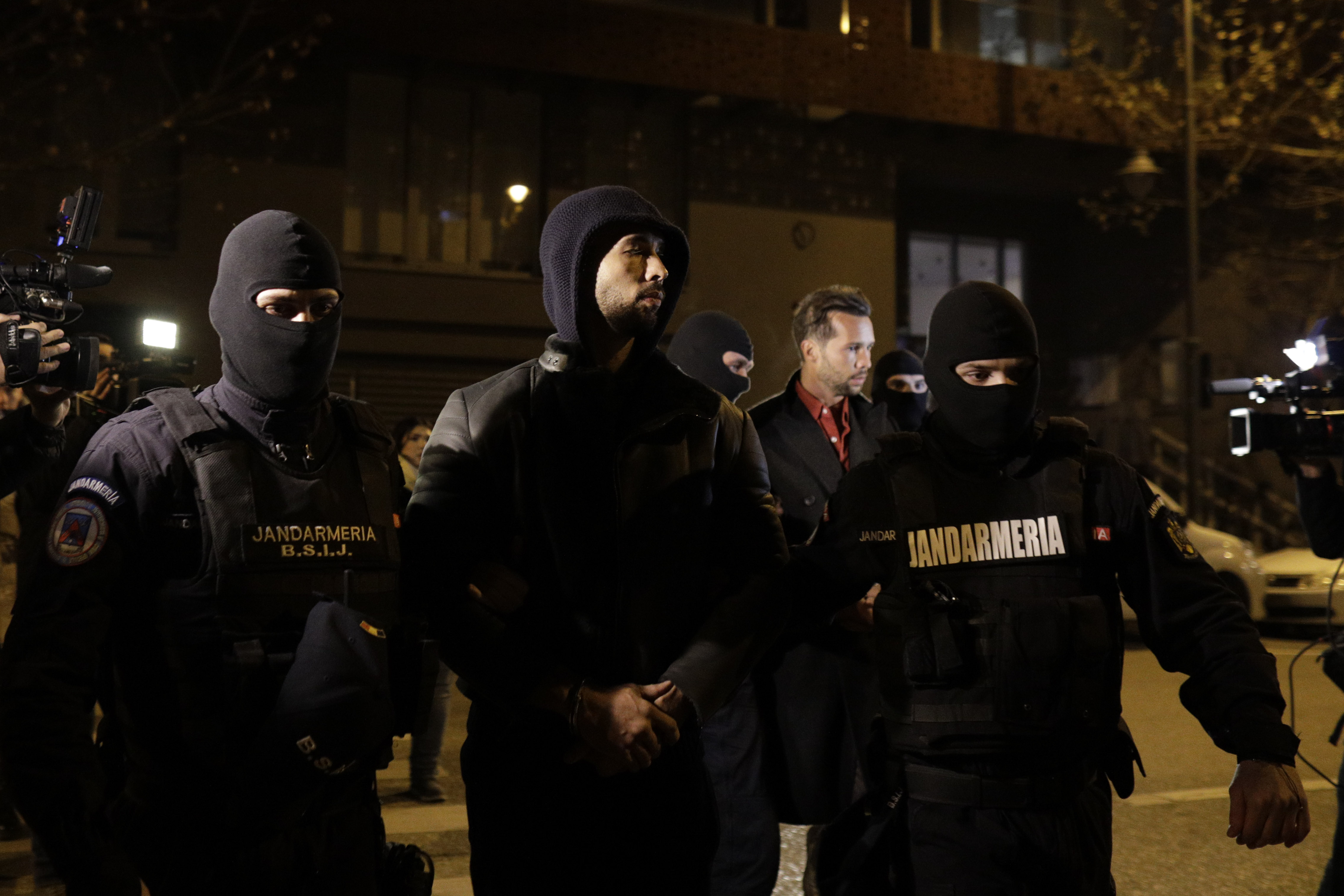 Frații Andrew și Tristan Tate au fost reţinuţi. Sunt acuzați de trafic de persoane și viol