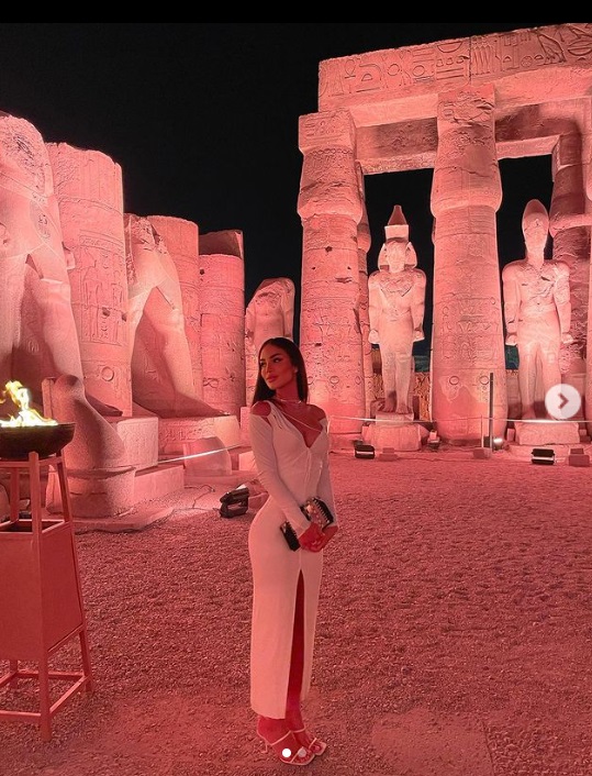 Apariția elegantă a Ioanei Țiriac în Egipt. Unica fiică a lui Ion Țiriac a participat la un eveniment la Templul din Luxor