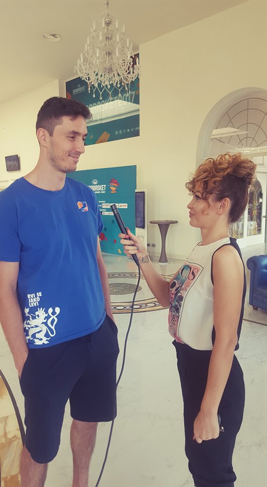 Cehul Jiri Welsch ar fi jucat golf dacă nu era baschetbalist. A evoluat 4 ani în NBA, dar nu se mai uită la meciuri! A făcut pe omul-păianjen! / VIDEO