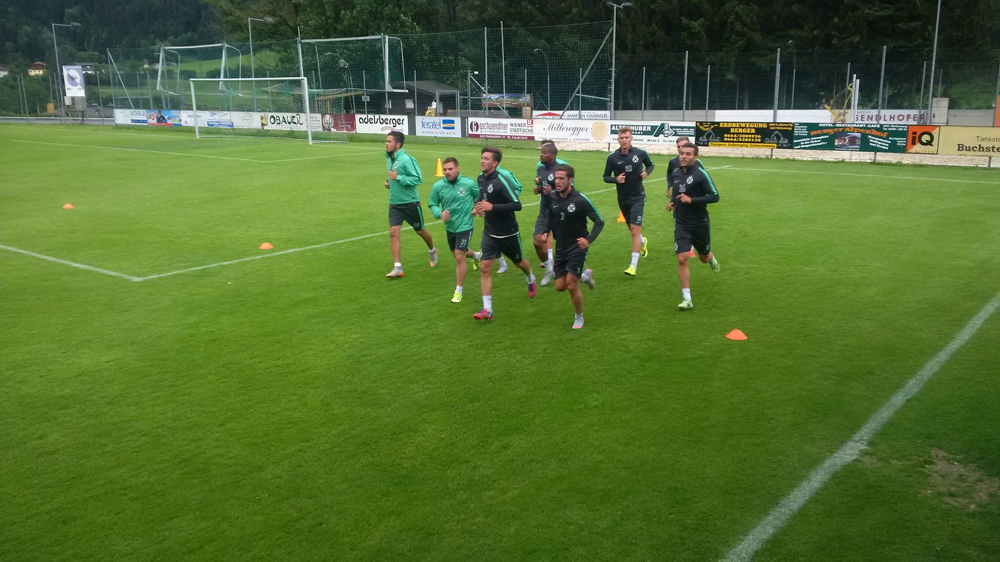 Steaua - Klagenfurt 4-5. ^Amical de coșmar pentru Rădoi. Campioana României a fost umilită de o echipă din liga a II-a, care a condus cu 3-0 la pauză. Țucudean a reușit dubla, iar Tudorie a marcat la debut