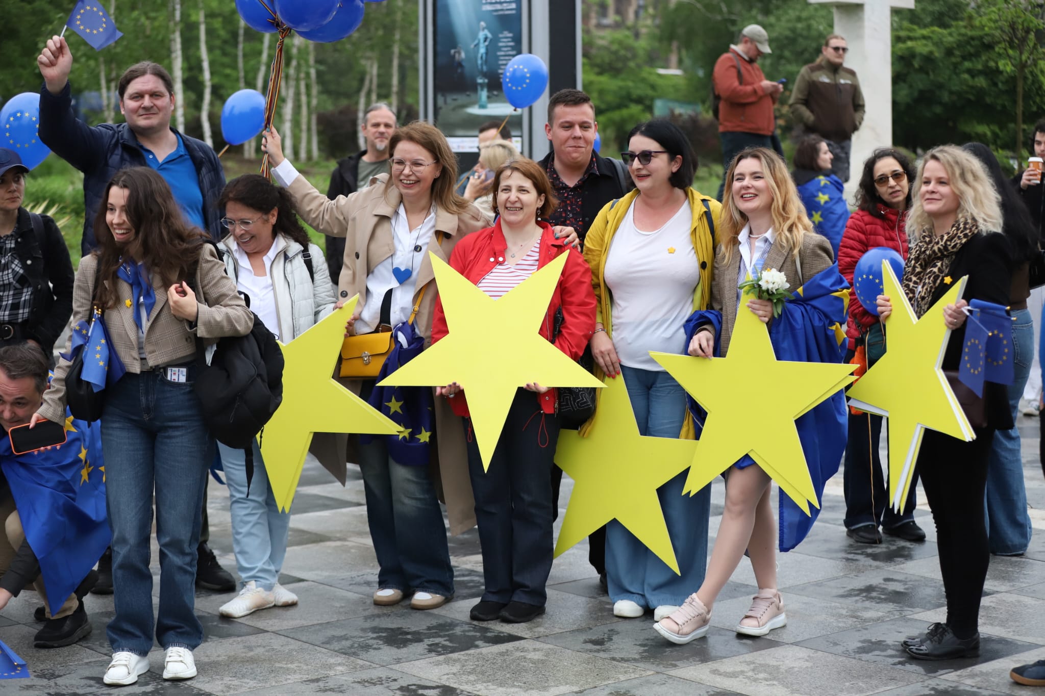Manifestație pro-Europa cu prezență slabă. Tudor Chirilă: „Sǎ ciocnim un păhărel pentru România în Europa”