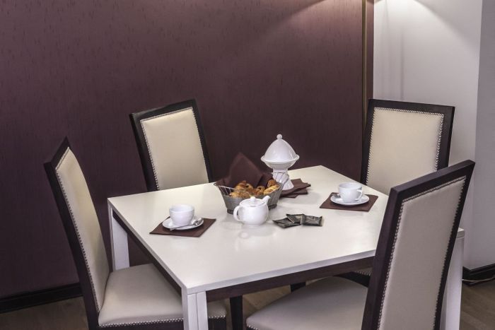 FRF l-a cazat pe Christoph Daum la un hotel ascuns într-o fundătură. Asta vede antrenorul german din cameră | FOTO