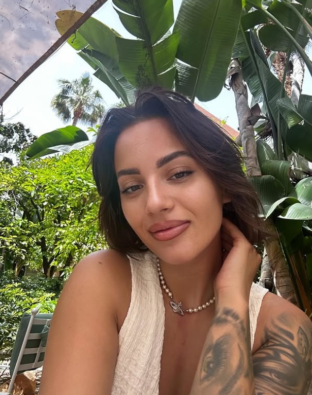 Cum arăta ispita Andreea Aurică - Andrușca de la Insula Iubirii 2025 înainte să își pună implant fesier. Operația estetică nu a făcut-o în România