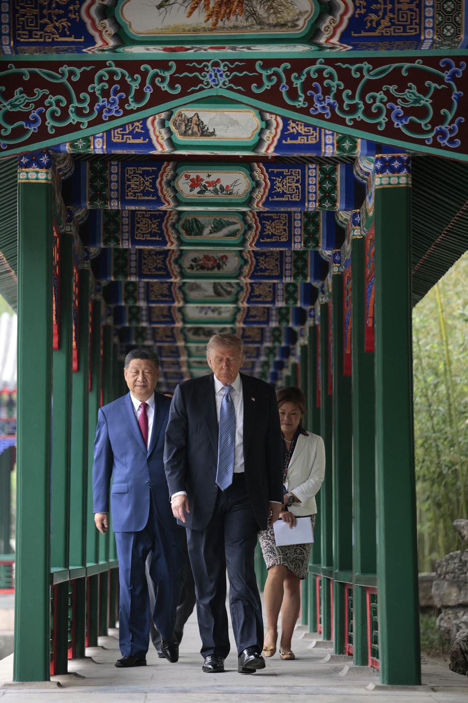 Donald Trump a fost primit de Xi Jinping la Zhongnanhai, locul unde puțini lideri străini ajung. Ce se ascunde în sediul păzit al conducerii Chinei