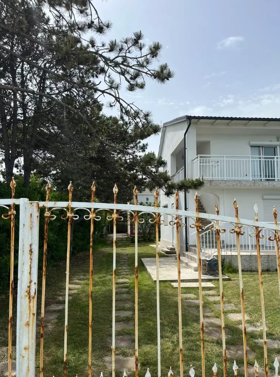 Cum arată astăzi vila Stelei Popescu de pe litoral. Detaliul păstrat pe balconul ei preferat