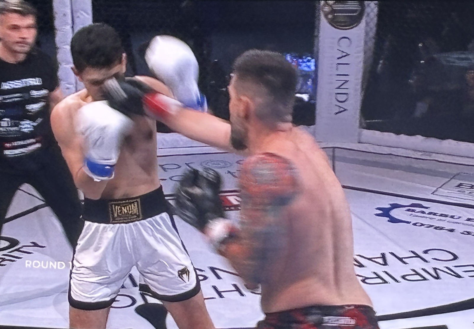 Români care simt că trăiesc prin durere: „Bă, n-o mai mermeliți! Dă-i sângele!”. Reportaj de la Box, MMA și Kempo