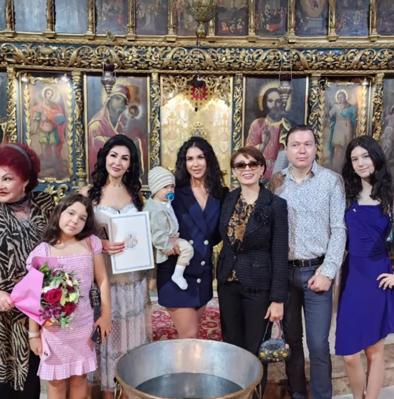 Imagini rare cu familia Elenei Merișoreanu. Artista de muzică populară și-a botezat strănepotul. „Nu am vrut să facem tam-tam”