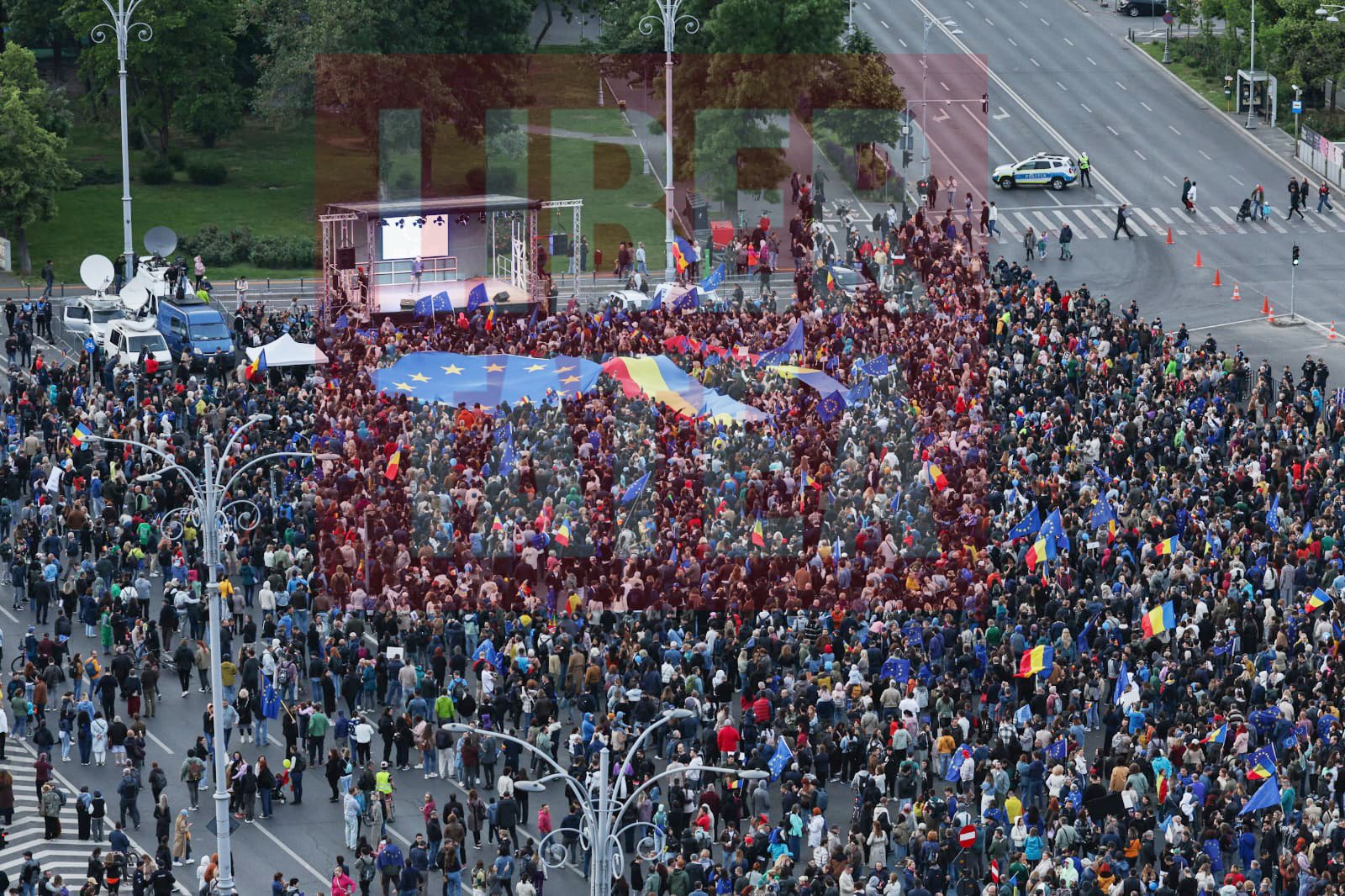 Miting pro Europa în București de Ziua Europei pentru susținerea apartenenţei la UE. Lumea a cântat „Imnul golanilor” și „Insieme”. Câți oameni au fost