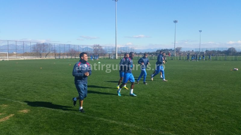 Mutu ar putea însoți naționala la Euro 2016, în calitate de om de fotbal: ^”Ar putea fi luat în cantonamentul României din Franța!”