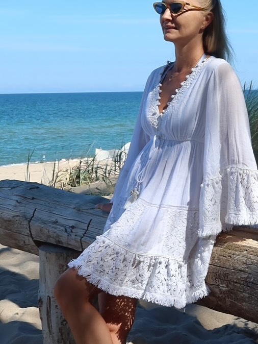 Cine sunt vedetele care au mers la plajă cu prosopul și mâncare la pachet: „Să scapi de gălăgia turismului de august”
