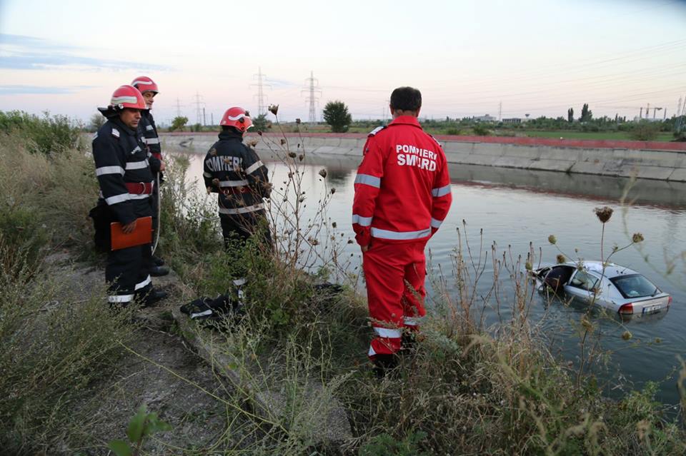 O mașină a căzut în Dâmbovița din cauza vitezei excesive