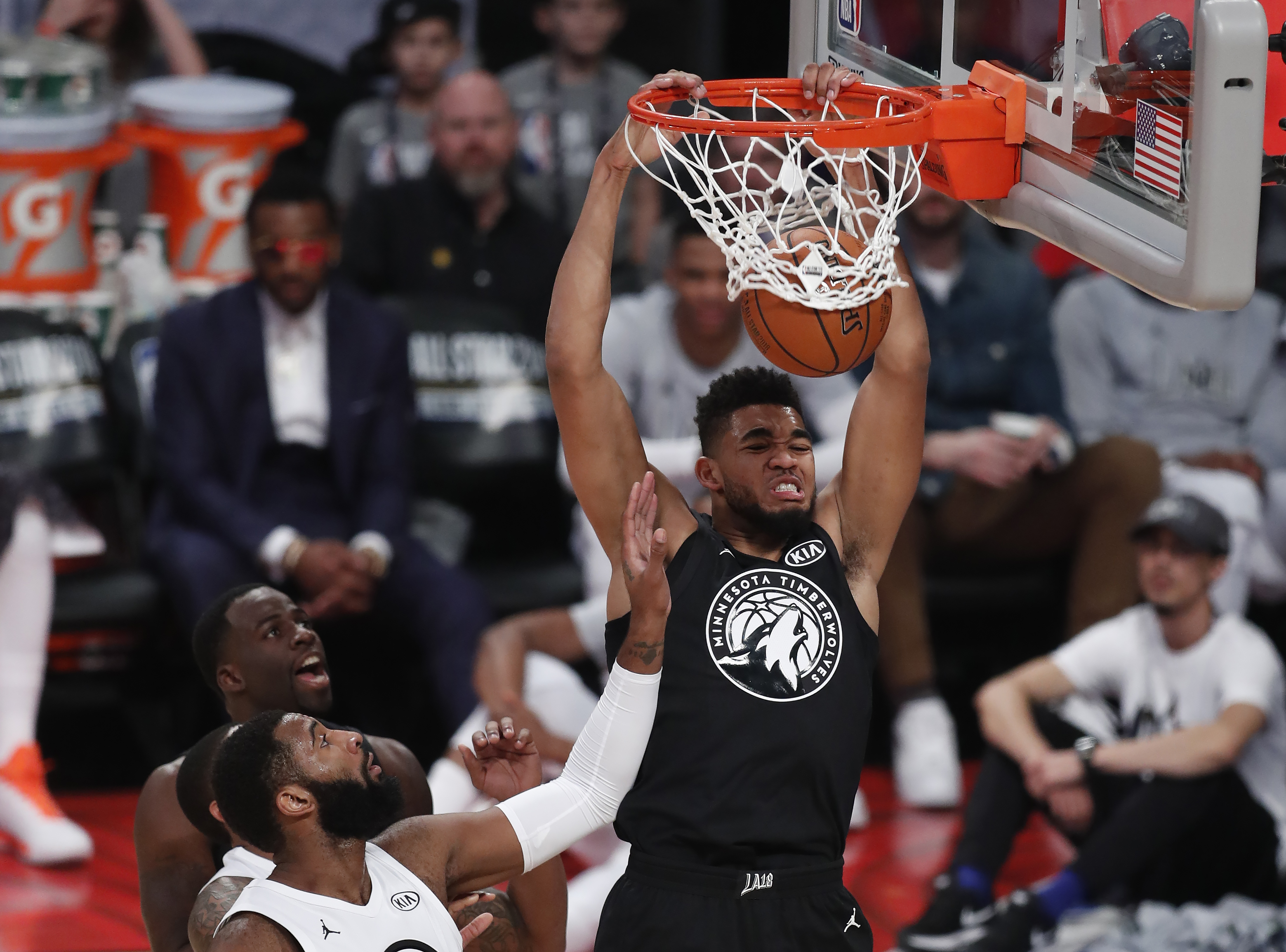 All Star Game 2018. Super-duelul dintre echipele uriașilor Le Bron James și Stephen Curry a fost câștigat, dramatic, de prima / FOTO