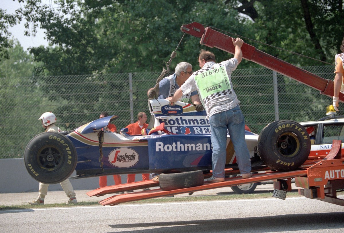 30 de ani de la moartea lui Ayrton Senna. Triplul campion mondial de Formula 1 a murit pe circuit la 34 de ani