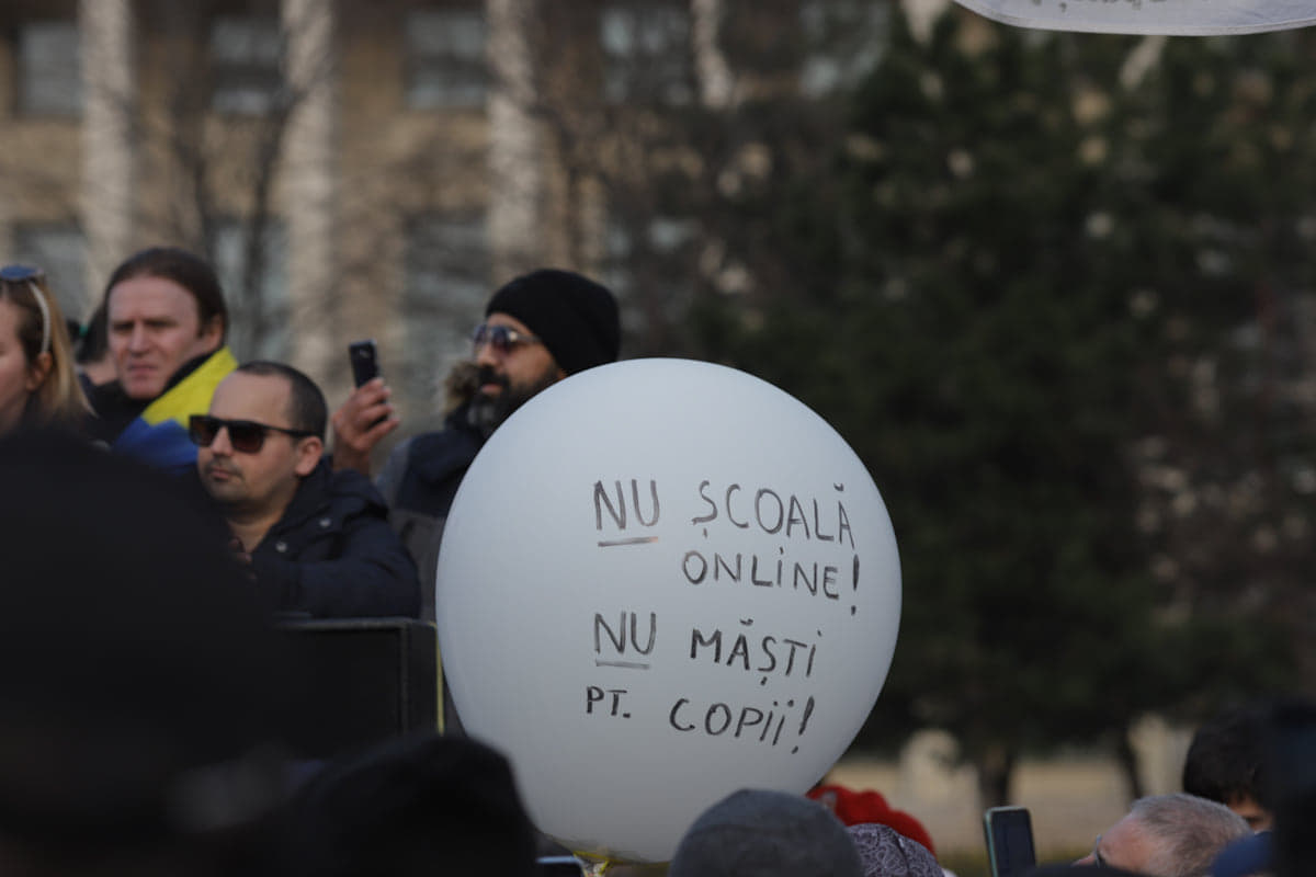 Amenzi de 29.950 de lei după protestul antirestricții din București la care a fost și senatoarea Diana Șoșoacă