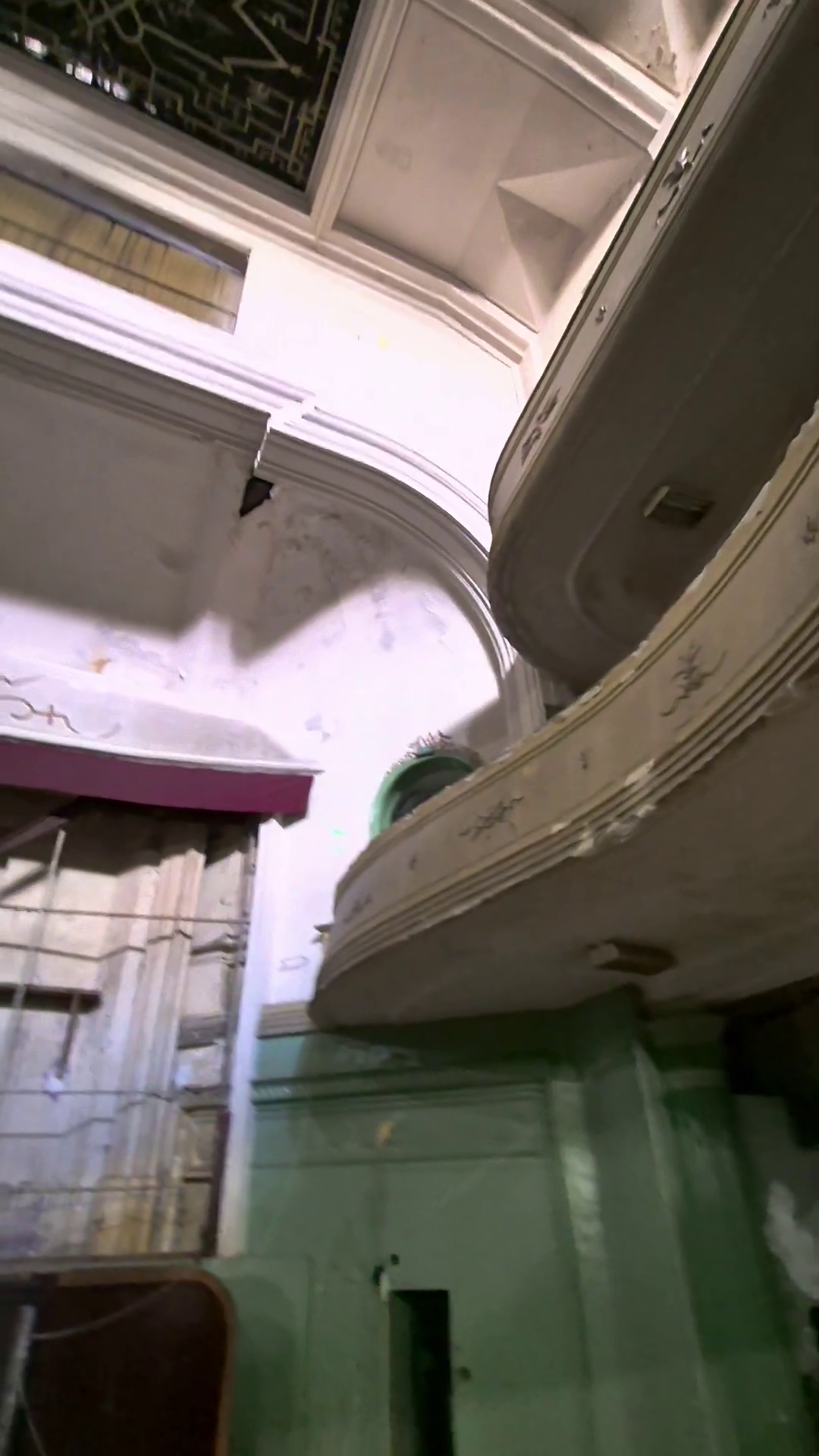 Cinematograful București se vinde pentru suma de 4,9 milioane de euro. Imagini în premieră din interior